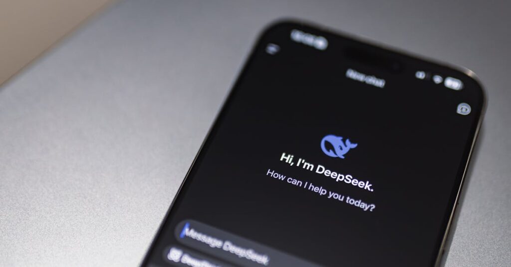 Tekoäly - Kuinka AI määrittelee kaupan tulevaisuuden? Lue pienyritysten mahdollisuudet AI ja kaupan muutokset -erikoisraportista