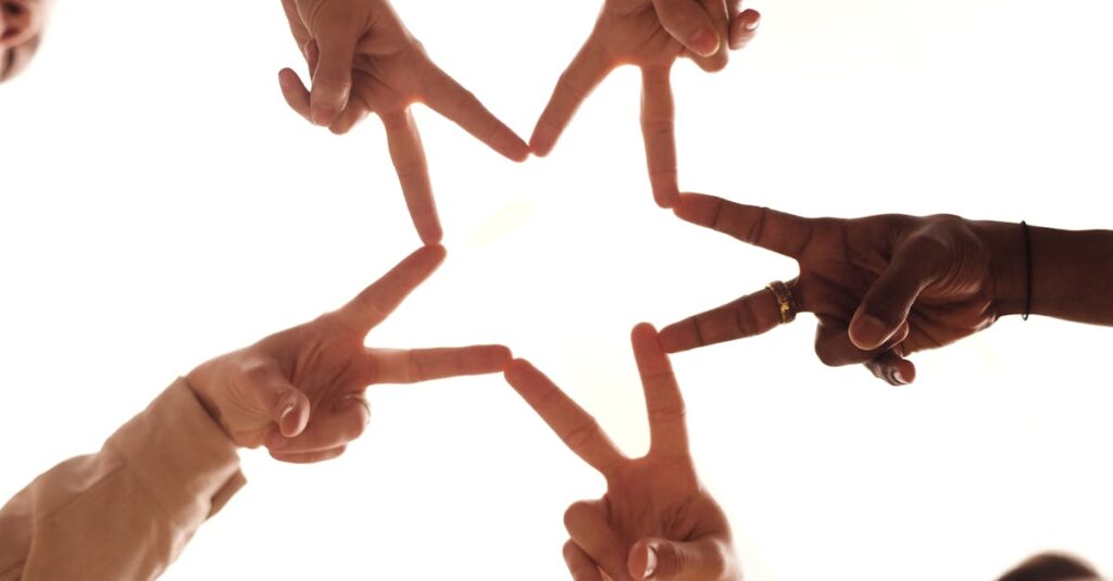 Tiimityö - Menestyvän yhteistyötiimin rakentaminen: Askel askeleelta kohti yhteisiä tavoitteita